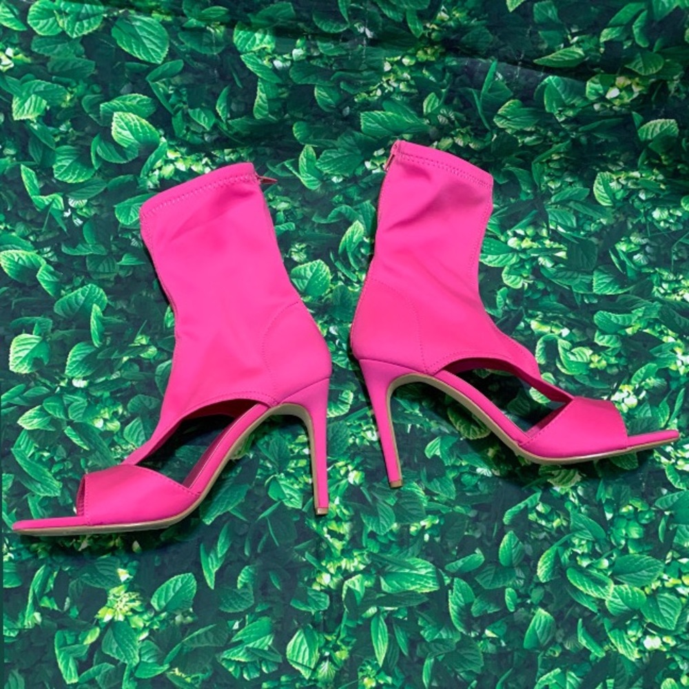 Pink Heels - Picture 6 of 6